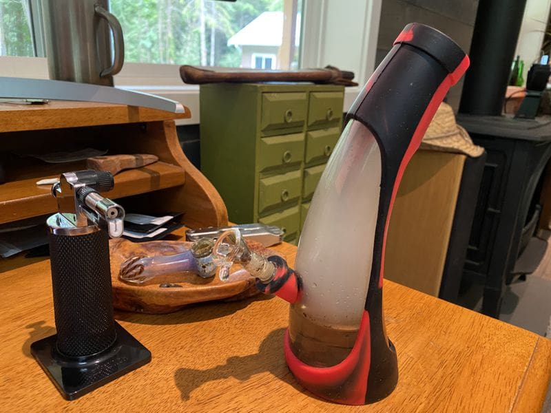 How to smoke hash using a bong or bubbler.